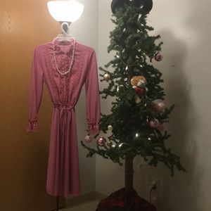 Vintage 1970s Jane Baar dress in great excellent condition.  Size small